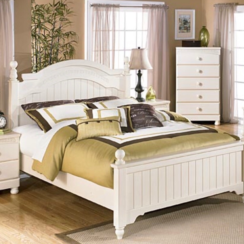 Queen sized bed in cream